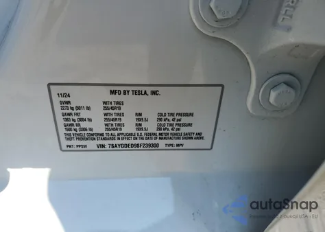 2025 Tesla Model Y z USA, uszkodzony, nr VIN 7SAYGDED9SF239300